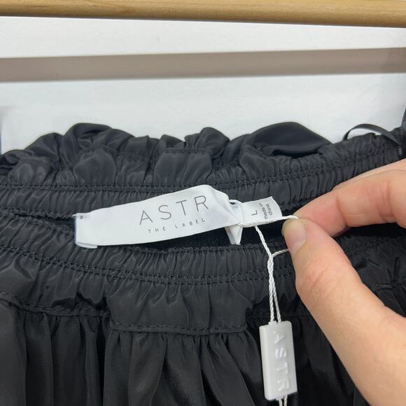 NEW $118 ASTR Black Ruffle Off Shoulder Rib Knit Cherie Mini Dress Large Party - Picture 7 of 8